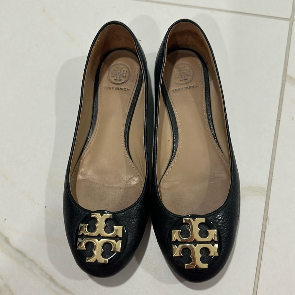 Tory Burch Benton Gold Medallion Ballet Flat In Perfect Black Napa Leather 6